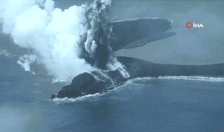 Volkanik ada kaya parçaları püskürttü