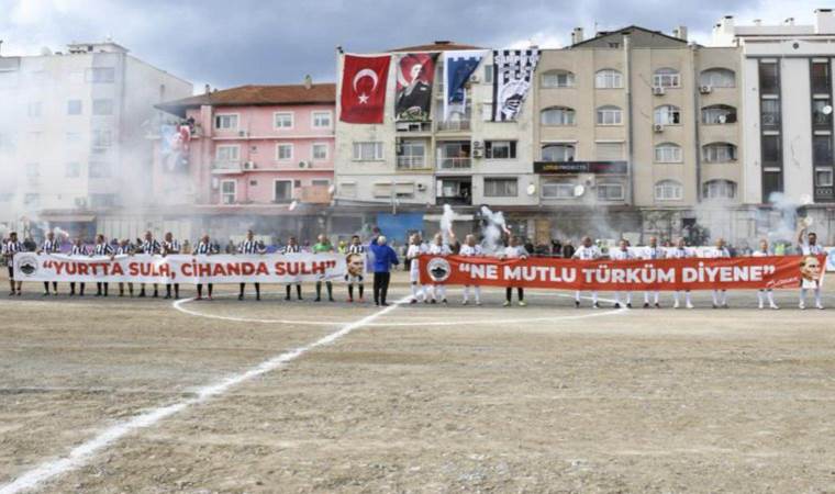 Kuşadasıspor'un efsaneleri 40 yıl sonra sahaya çıktı