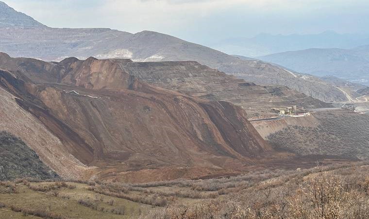 Bakan duyurdu: İliç’teki madende kayan toprağın tahliyesine başlandı
