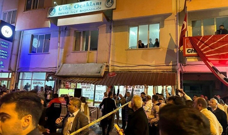Denizli'de CHP ilçe başkanlığının balkonu çöktü: 10 yaralı