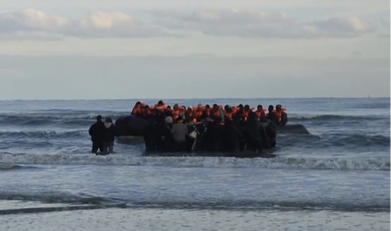 Manş Denizi'nde göçmen teknesi faciası: 5 ölü