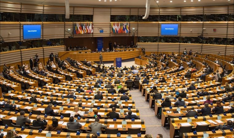 Avrupa Parlamentosundan AB'ye çağrı: "Rusya seçimlere müdahale ediyor"