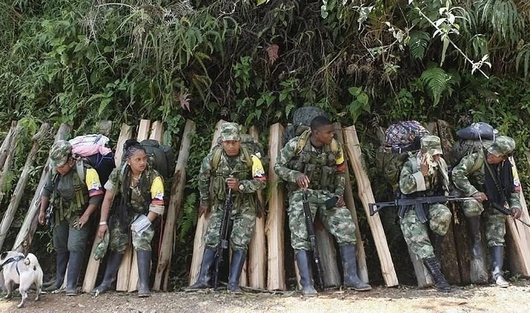 Kolombiya'da eski FARC üyelerine operasyon: 15 ölü