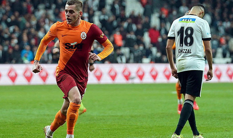 <p>Maçın başında tempo oldukça yüksek olsa da ilk gol sesi 35.dakikada geldi. Ayağa paslarla rakip ceza sahasına yaklaşan Galatasaray'da Kerem'den topu alan Cicaldau, yay üzerinden ayağının üstüyle nefis vurdu. Yerden giden top sağ altı köşeden ağlarla buluştu. Galatasaray deplasmanda 1-0 öne geçti.</p>