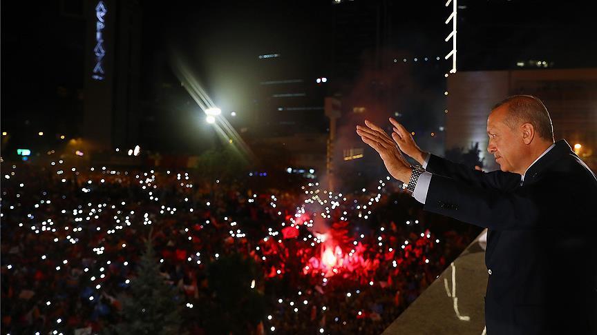 <p>Anket sonucunda, Erdoğan'ın Cumhurbaşkanlığı görevini yapış tarzını onaylamayanların oranının yüzde 56,2'ye yükseldiği görüldü.</p>
