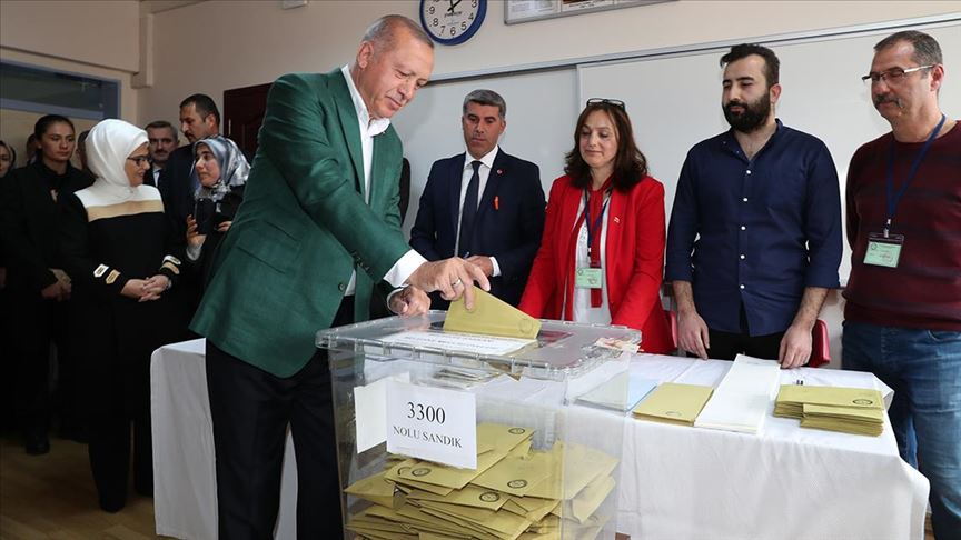 <p>Erdoğan'ın görevini yapış tarzını onaylamadığını söyleyen AKP seçmenini oranı geçen ayla kıyaslandığında yüzde 17,8'den yüzde 23,8'e yükseldi.</p>
