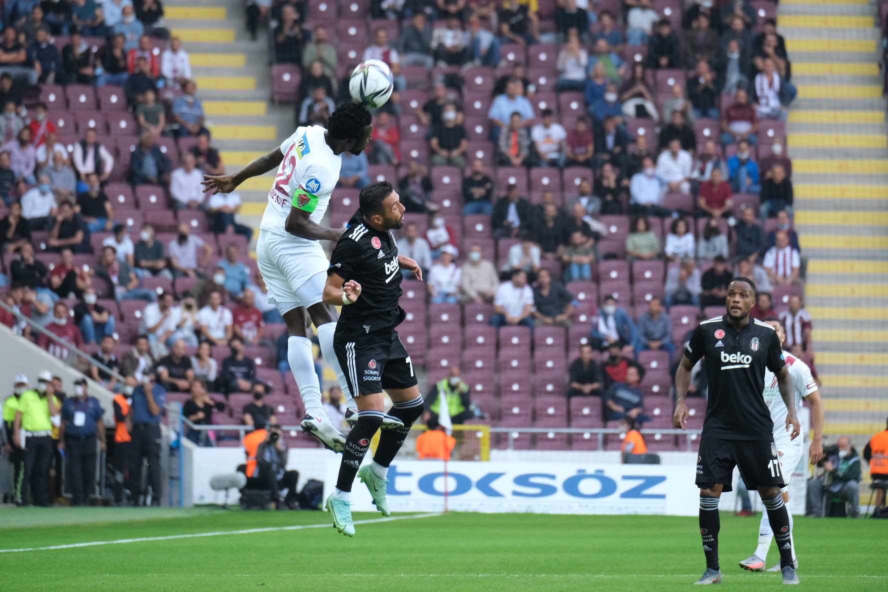 <p>Maçtaki tek golü 6. dakikada Saba Lobjanidze kaydetti. 73. dakikada Mehmet Topal ile beraberliği yakalayan Beşiktaş'ın golü, VAR incelemesi sonucu iptal edildi.</p>