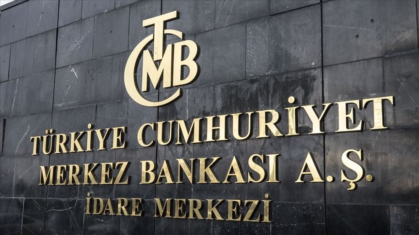 <p>Merkez Bankası’nın bağımsız olduğunu düşünenlerin oranı yüzde 20 iken, seçmenlerin yüzde 71’i kararların siyasi baskı altında alındığını ve bağımsız olmadığını dile getiriyor. Yüzde 62,5’lik bir kesim de CHP lideri Kemal Kılıçdaroğlu’nun Merkez Bankası’nı ziyaret etmesini doğru bulduğunu ifade ediyor.</p>