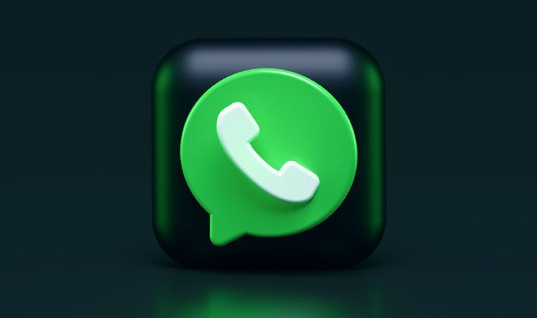 <p>Teknik olarak WhatsApp'ın son duyurusu daha önce yayımlanmış bir güncellemenin genişletilmiş versiyonu.&nbsp;</p><p>Şirket geçen yıl rakibi Signal benzeri bir adım atarak, kaybolan mesajlar özelliği getirmişti.&nbsp;</p>
