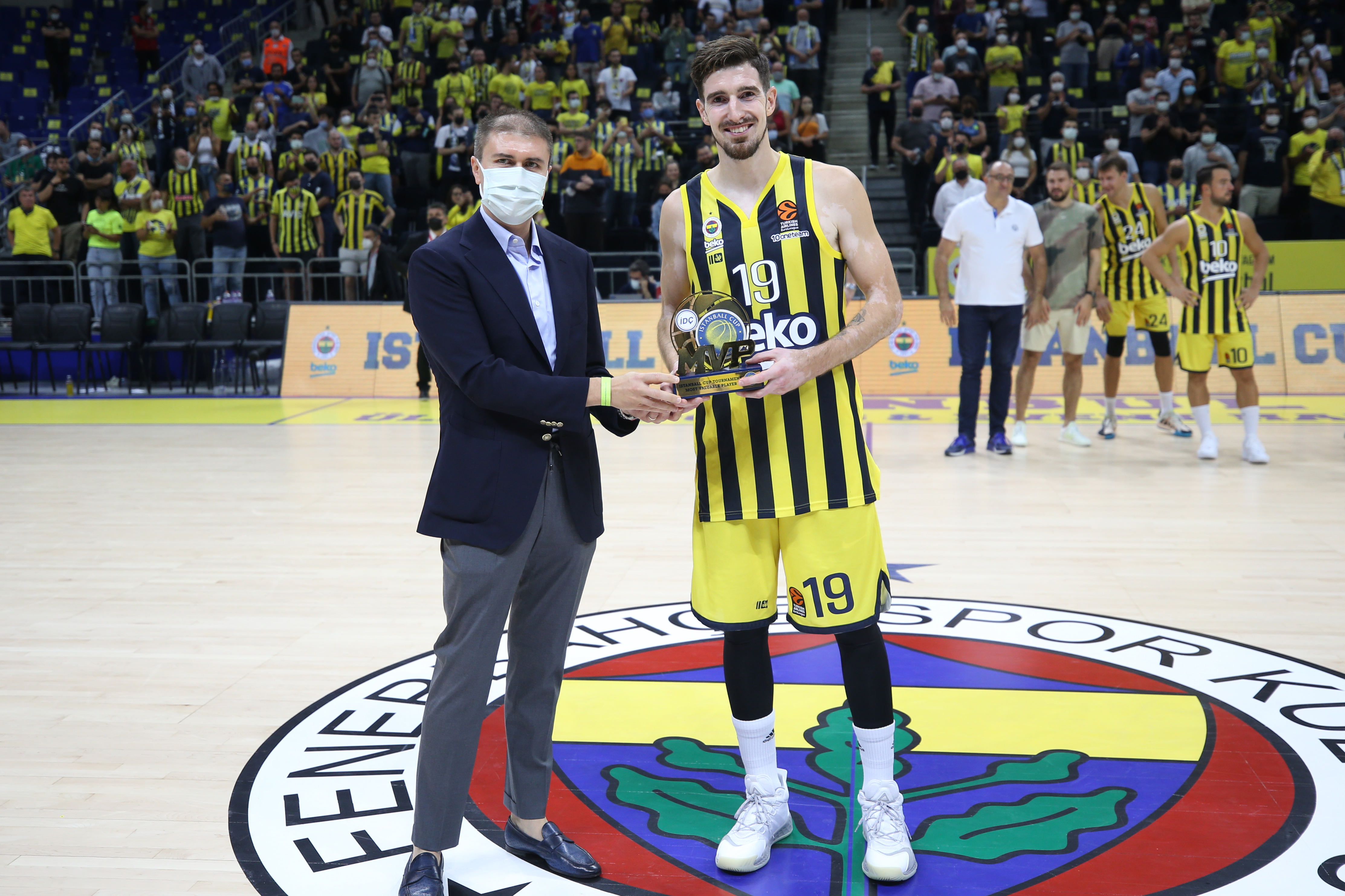 <p>Final maçının MVP'si Dyshawn Pierre, turnuvanın MVP'si ise Nando De Colo oldu.</p>