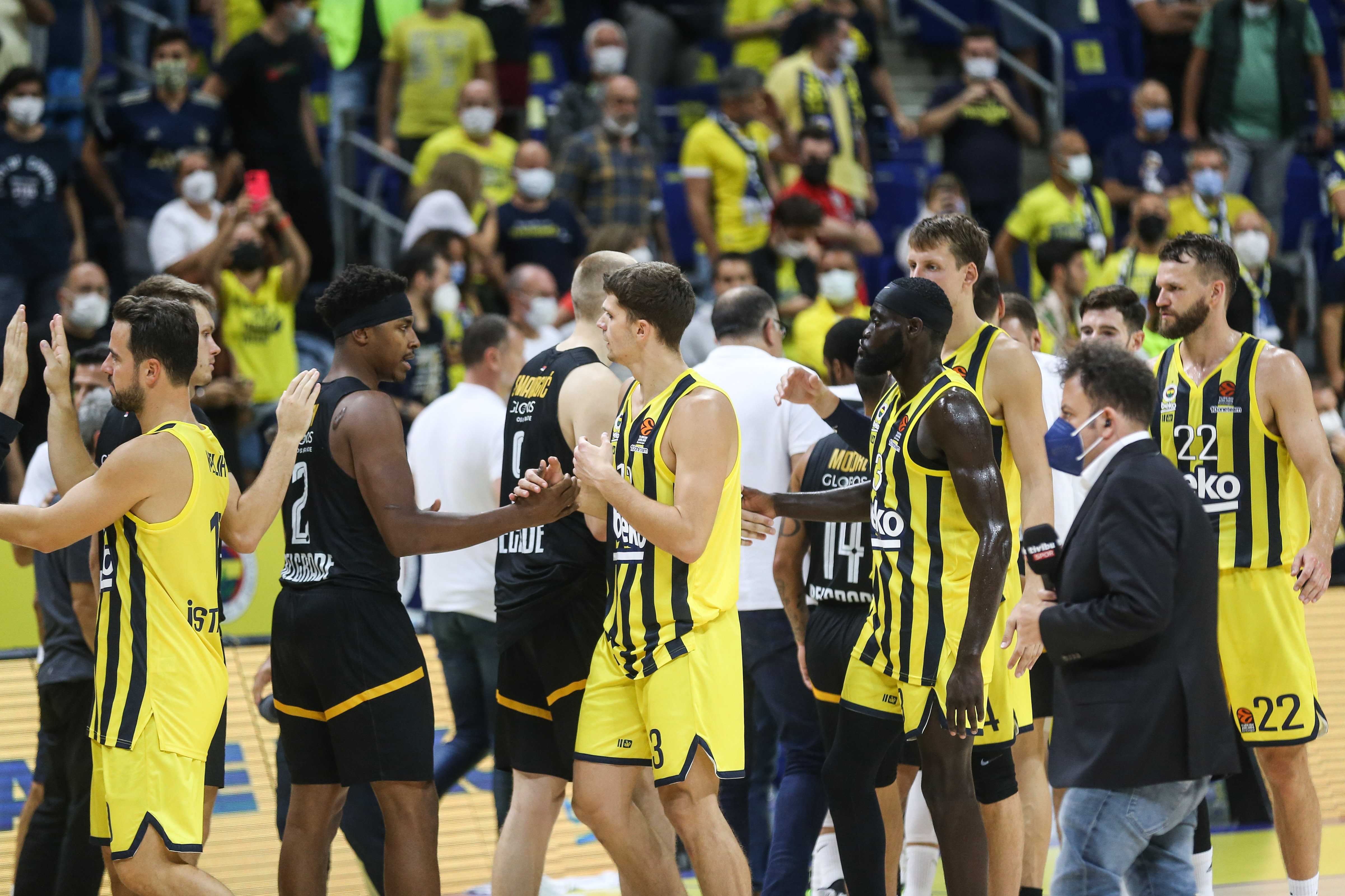 <p>Mücadelenin ilk çeyreğini 22-10 önde kapatan sarı-lacivertliler, devreye de 47-33 üstün gitti. Final periyoduna 76-48 önde giren Fenerbahçe Beko, parkeden 89-62 galip ayrıldı.</p>