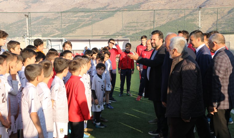 Teknik direktör Uygun, futbol akademisini ziyaret etti