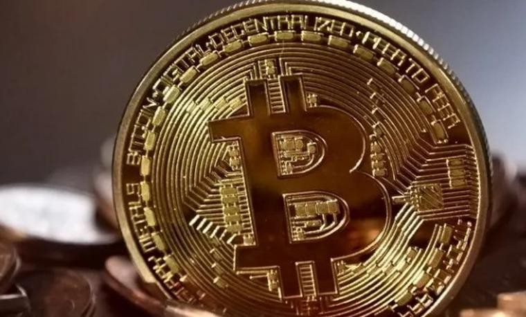 Bitcoin bir günde yüzde 10 değerlendi