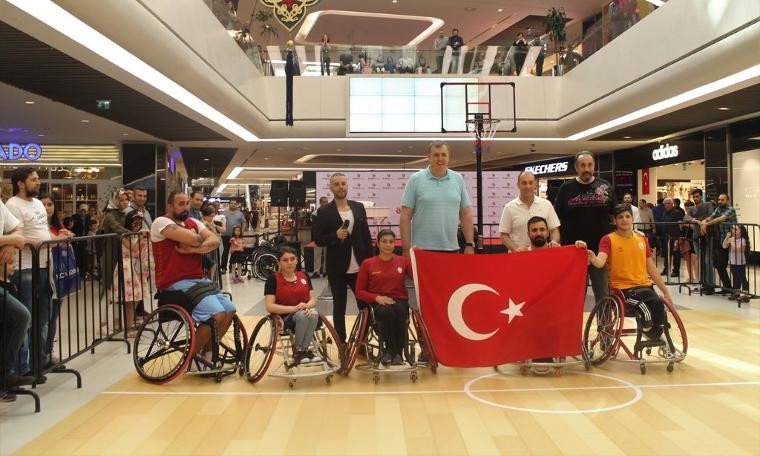 Galatasaray Tekerlekli Sandalye Basket Takımı izleyenleri büyüledi