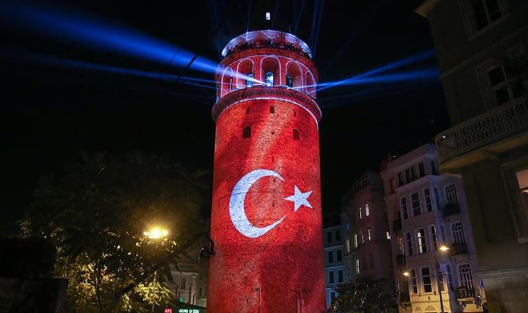 İstanbul'un simgelerinden Galata Kulesi ziyarete açıldı