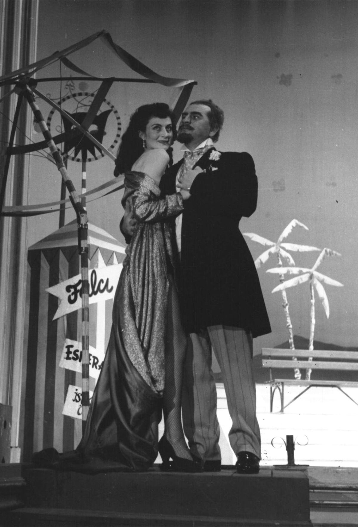 <p>Thornton Wilde'nin 1952'de sahnelenen "Ramak Kaldı" oyununda başrol oynadı.<br></p>