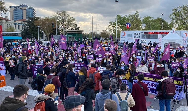 Kadın cinayetlerine karşı Kadıköy'de eylem
