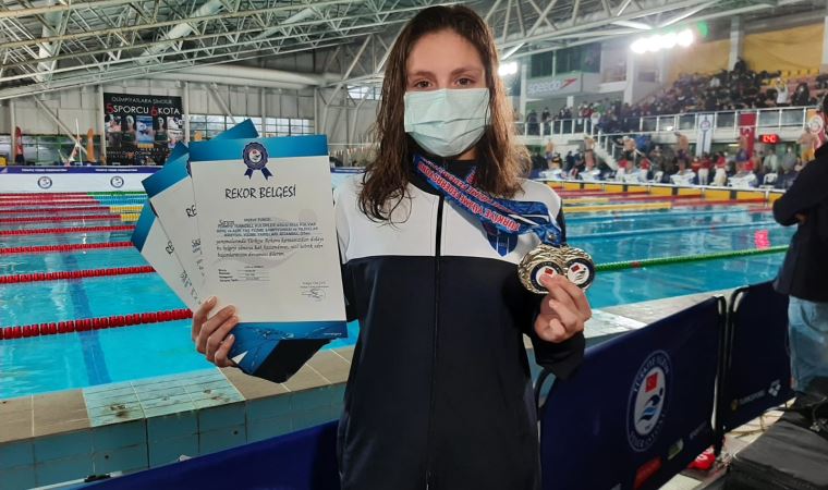 15 yaşında olimpiyat kotası almayı başaran milli yüzücü Merve Tuncel 