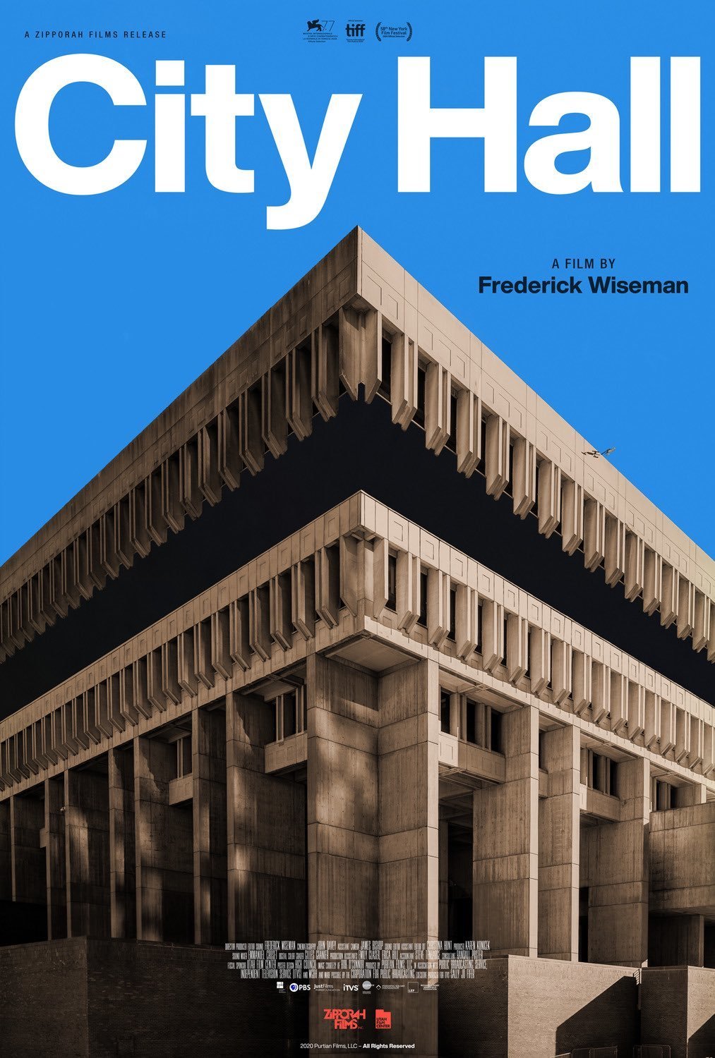 <p><strong>"City Hall" – Frederick Wiseman</strong></p><p>Frederick Wiseman imzalı "City Hall", Boston Belediye Binası’nı mercek altına alıyor. Dünya prömiyerini&nbsp; 77. Venedik Film Festivali’nde yapan belgesel, Boston Belediye Binası’nın insanlara sağladığı hizmet faaliyetlerini ve çabalarını inceliyor.</p>