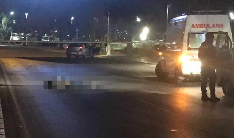 İzmir'de otomobilin altında kalan 2 kişi öldü