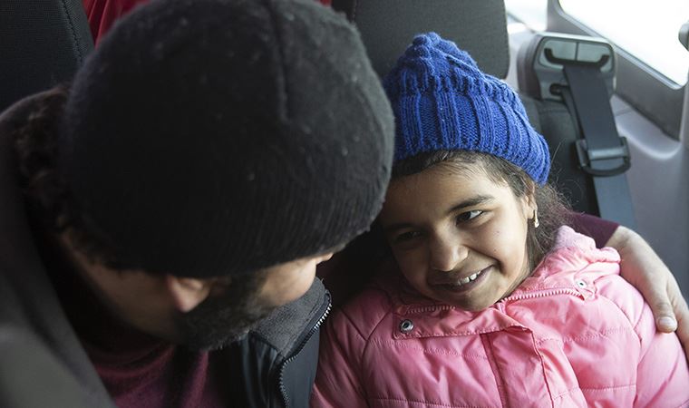Ailesini Yunanistan sınırında kaybeden 10 yaşındaki Menice ailesine kavuştu