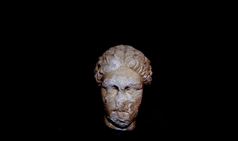 Antalya Müzesi'nde 48 yıldır sergilenen portre heykelin Sappho olduğu tespit edildi