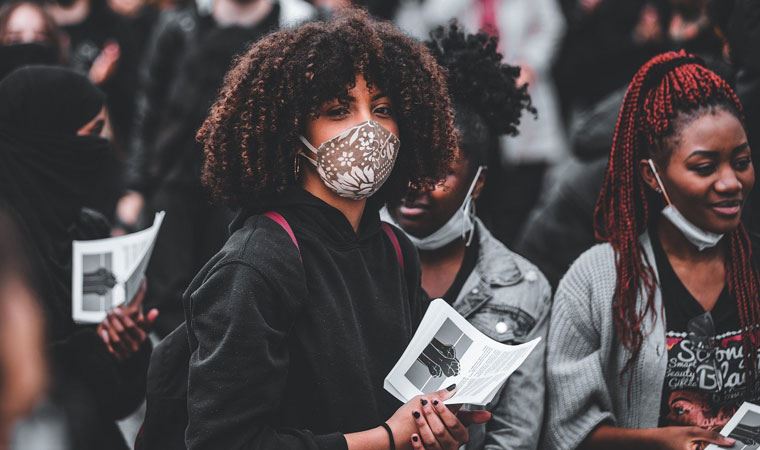 Fransa'da kapalı alanlarda maske takmak zorunlu olacak
