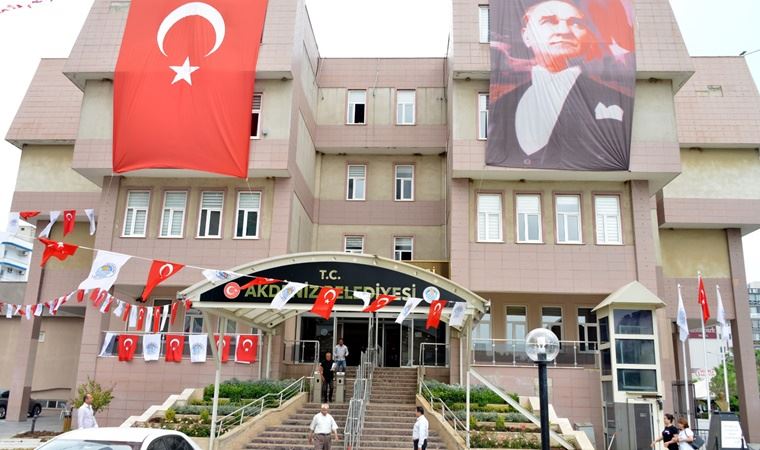AKP'li Akdeniz Belediye Başkan Yardımcısı istifa etti