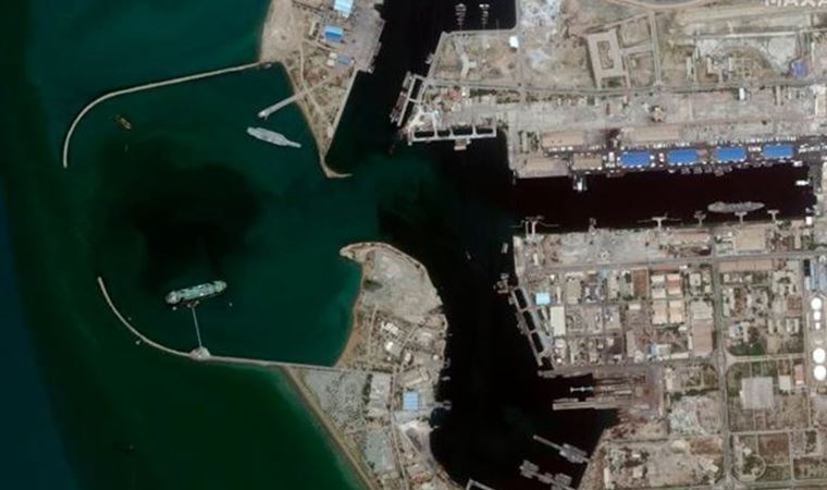 İran'dan 200 metrelik sahte uçak gemisi
