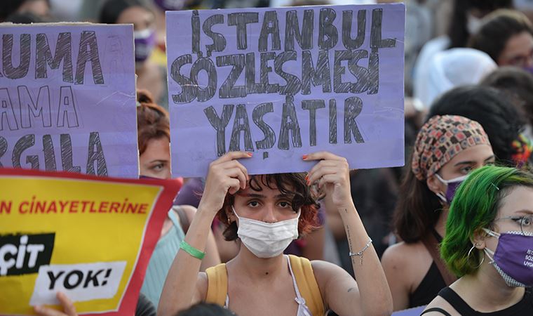 Kadınlar sözleşmeden vazgeçmiyor: İstanbul Sözleşmesi'nin maddeleri teker  teker okunuyor!