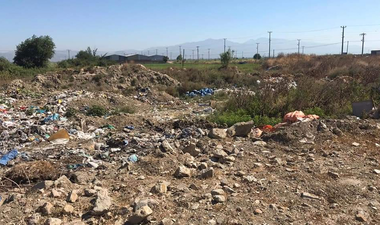 AKP'li belediye çöpleri ilçe girişine döktü - Resim : 1