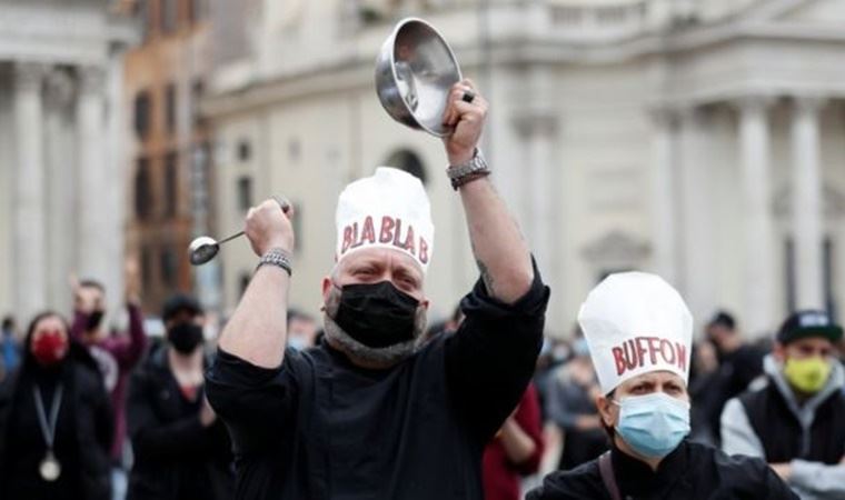 İtalya'da koronavirüs yasaklarına karşı dev sivil itaatsizlik eylemi