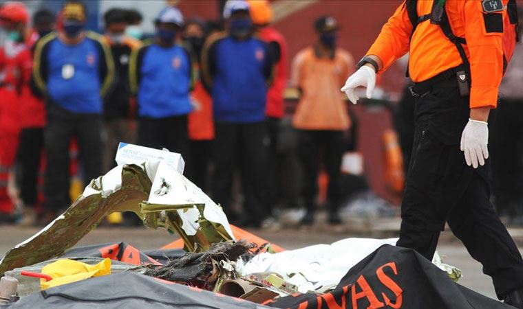 Endonezya’da düşen yolcu uçağının ikinci karakutusu içi boş halde bulundu