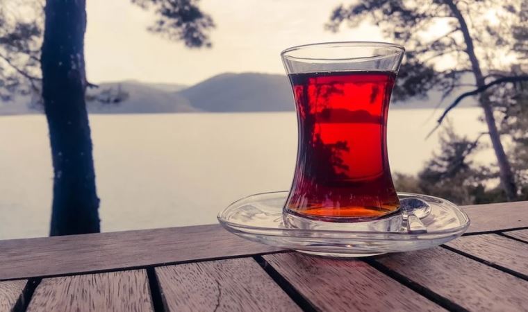 Çay keyfi zehre dönüşmesin; Şekerli çay birçok hastalığa davetiye çıkarıyor