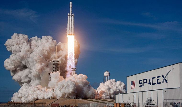 SpaceX uzaya tek seferde 143 uydu fırlattı