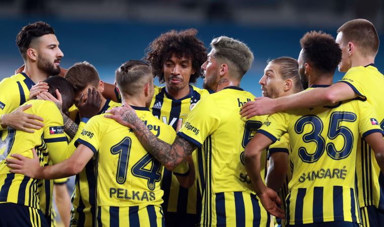Ο Fenerbahçe ολοκλήρωσε το πρώτο ημίχρονο με ρεκόρ περασμάτων και 42 πόντους