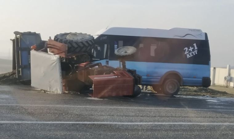 Batman’da tekstil işçilerini taşıyan minibüs traktörle çarpıştı: 1'i ağır 15 yaralı