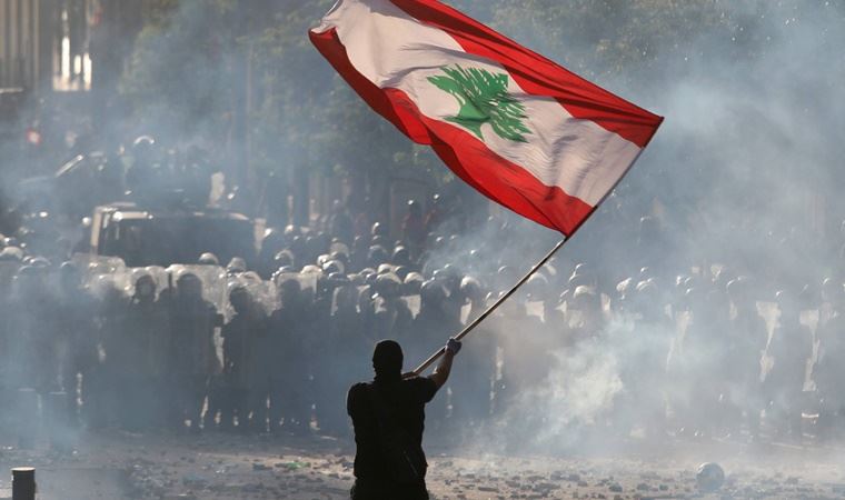 Lübnan’da şiddetlenen protestolarda 220 yaralı