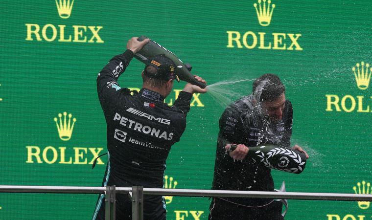 Formula 1'de bu kez şampanyalı kutlama