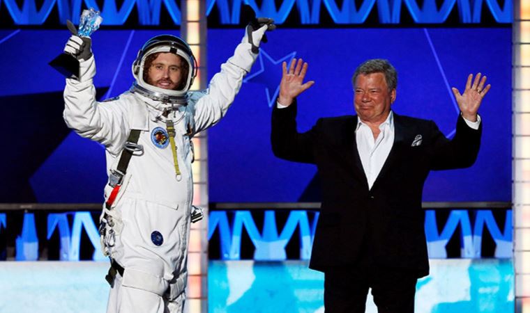 Aktör William Shatner'in uzay yolculuğu rüzgar nedeniyle 13 Ekim'e ertelendi