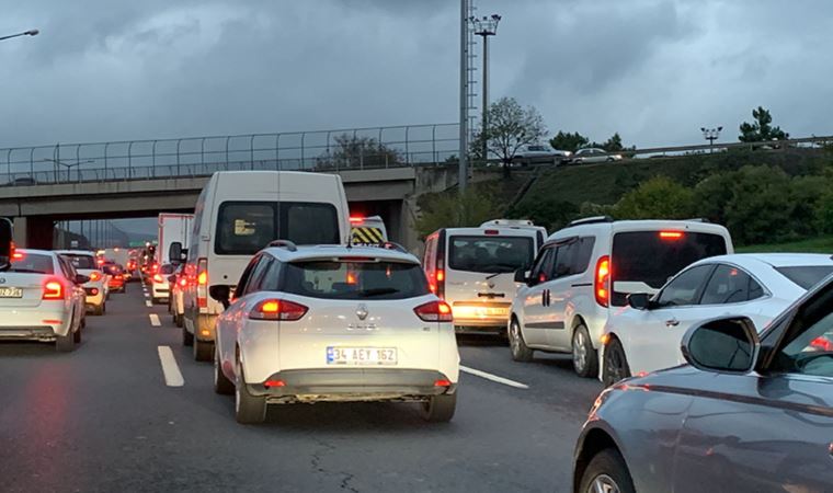 İstanbul yeni güne trafik yoğunluğuyla başladı