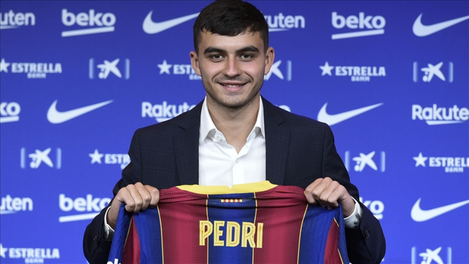 Barcelona, genç yıldızı Pedri ile sözleşme yeniledi