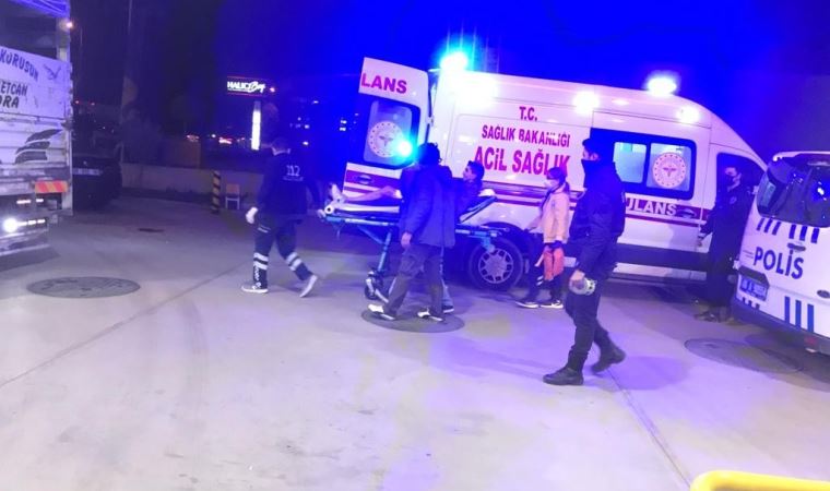 Ankara’da benzin istasyonunda bıçaklı saldırı: 1’i polis 2 yaralı