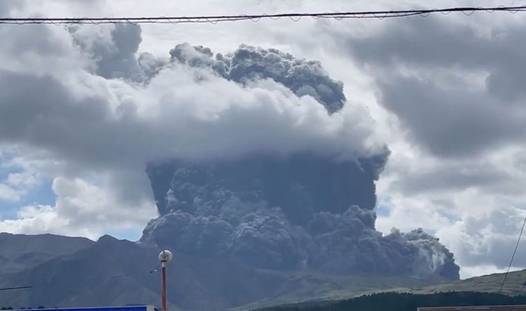 Aso Yanardağı'nda patlama: Halka 'yaklaşmayın' çağrıları yapılıyor