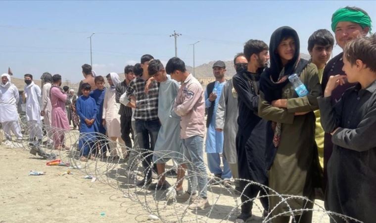 İranlı bakandan ülkeye gelmek isteyen Afganlara çağrı: Gelmeyin