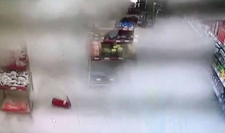 Bursa'da yangın tüpü düştü, market toz bulutuyla kaplandı