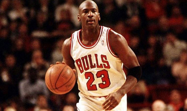 Basketbol efsanesi Michael Jordan'ın ayakkabılarına rekor fiyat!