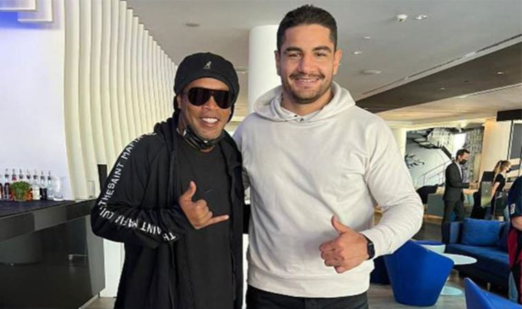 Taha Akgül, dünyaca ünlü futbolcu Ronaldinho ile bir araya geldi