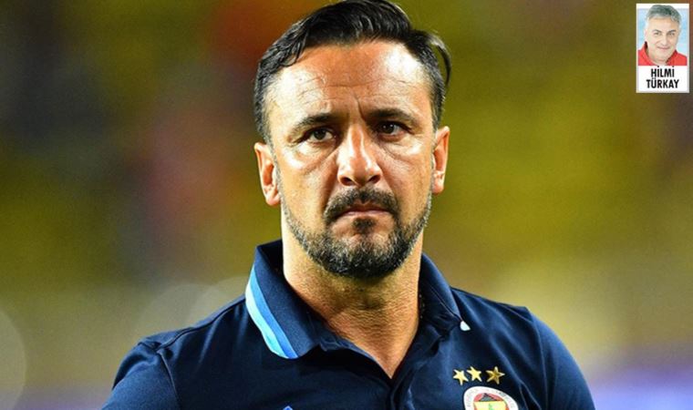 Fenerbahçe Teknik Direktörü Vitor Pereira futbolcularıyla toplantı yaptı