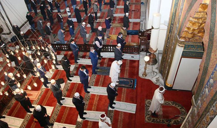 Diyanet'in seccade fiyatı asgari ücreti solladı